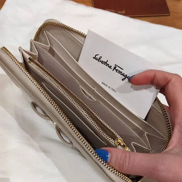 Salvatore Ferragamo Cream Beige Zip Around Wallet With Box - Picture 9 of 17